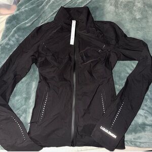 Size 2 lululemon windbreaker/rain jacket never worn paid over $200